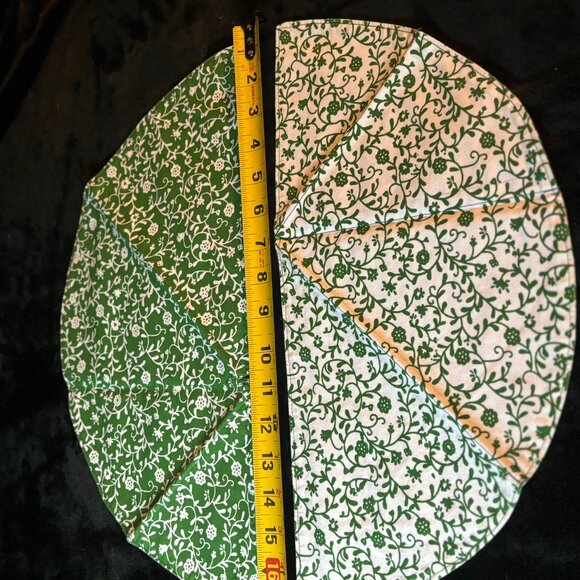 White and Green Floral Center Place Mat and 4 Matching Folded Napkins - Picture 5 of 5